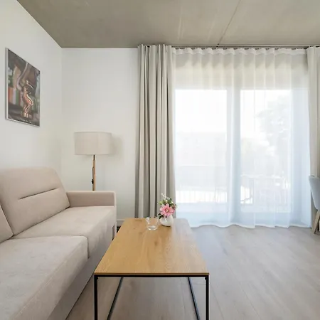 Apartament Luxury With Parking And Air Conditioning Near Center By Renters Prestige