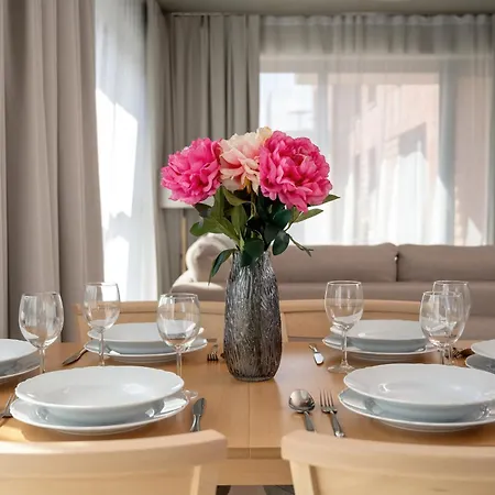 Apartament Luxury With Parking And Air Conditioning Near Center By Renters Prestige