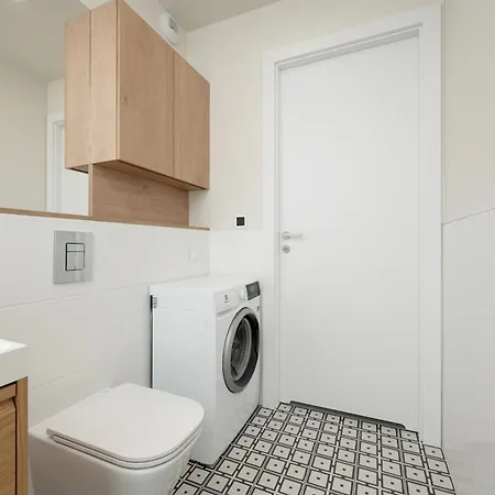 Luxury With Parking And Air Conditioning Near Center By Renters Prestige Apartament