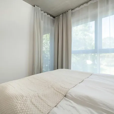 Luxury With Parking And Air Conditioning Near Center By Renters Prestige Apartament *