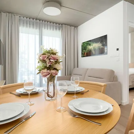 Luxury With Parking And Air Conditioning Near Center By Renters Prestige Apartament *