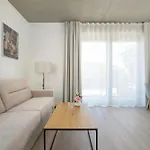 아파트 Luxury With Parking And Air Conditioning Near Center By Renters Prestige