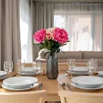 아파트 Luxury With Parking And Air Conditioning Near Center By Renters Prestige