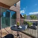Luxury With Parking And Air Conditioning Near Center By Renters Prestige 아파트 *