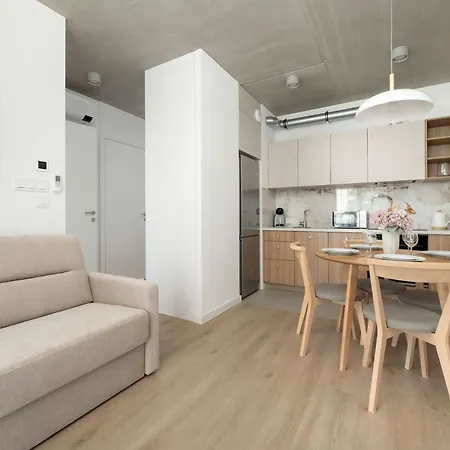 شقة Luxury With Parking And Air Conditioning Near Center By Renters Prestige *