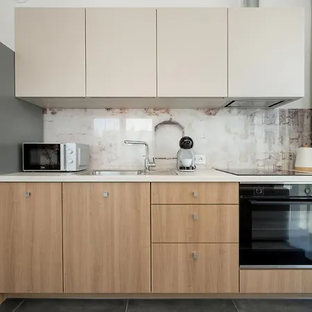 شقة Luxury With Parking And Air Conditioning Near Center By Renters Prestige *