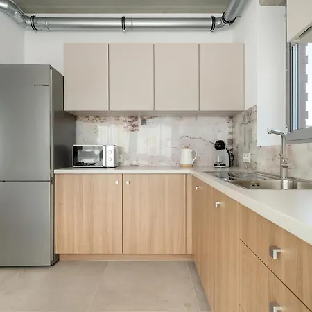 Luxury With Parking And Air Conditioning Near Center By Renters Prestige شقة