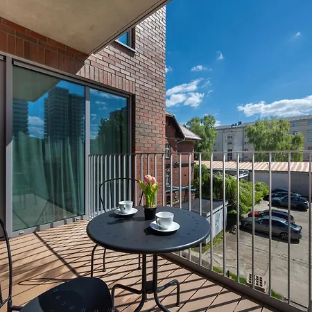 Luxury With Parking And Air Conditioning Near Center By Renters Prestige شقة *