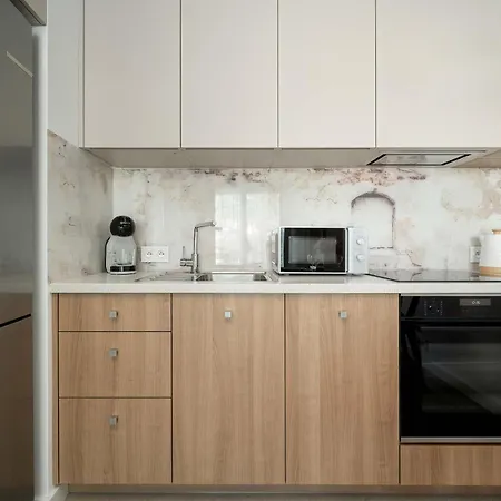 Luxury With Parking And Air Conditioning Near Center By Renters Prestige شقة