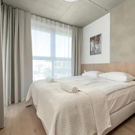 Luxury With Parking And Air Conditioning Near Center By Renters Prestige Apartament *