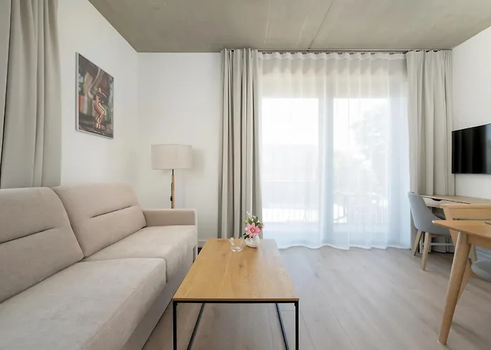 Lejlighed Luxury With Parking And Air Conditioning Near Center By Renters Prestige