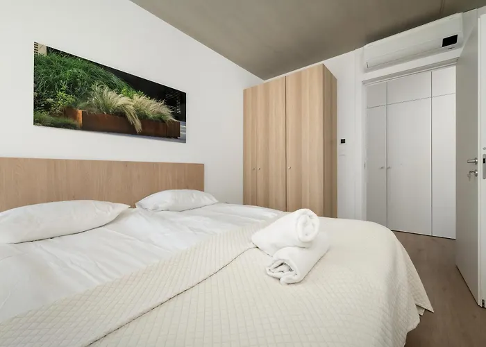 Luxury With Parking And Air Conditioning Near Center By Renters Prestige Lejlighed *