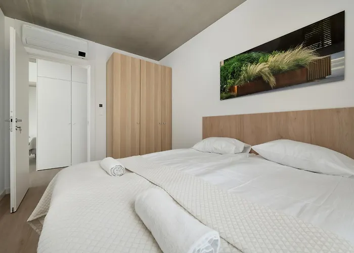 Lejlighed Luxury With Parking And Air Conditioning Near Center By Renters Prestige