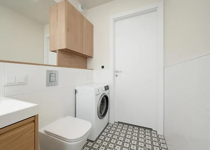 Luxury With Parking And Air Conditioning Near Center By Renters Prestige Lejlighed